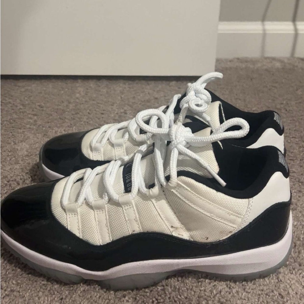 Jordan 11 Low Retro Concords